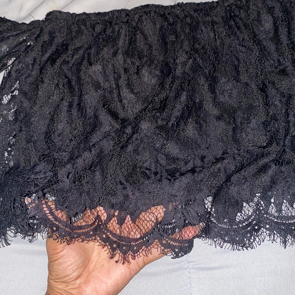 Lace over the shoulder black top - Picture 3 of 3